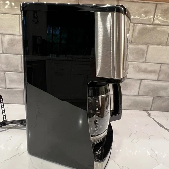 Cuisinart Brew Central 14-Cup Programmable Coffeemaker Coffee Maker CBC-7400PC.* - Picture 4 of 11